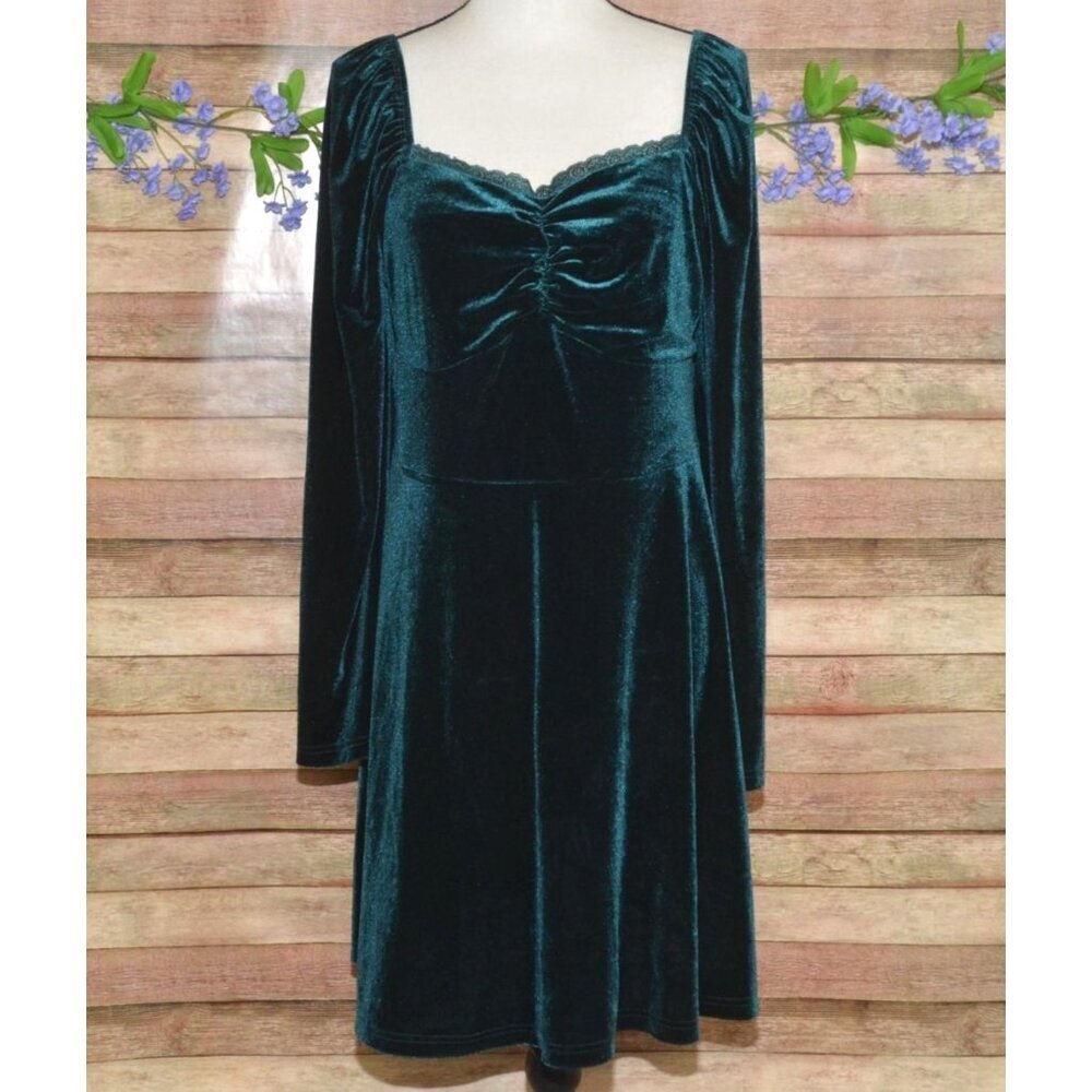 Shein Curve Green Velvet Knee Length Fit 'N' Flare Dress Size 1XL Fairy Core